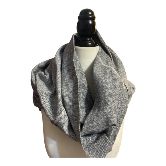 Lululemon Chevron print vinyasa convertible scarf. One size - Picture 9 of 16